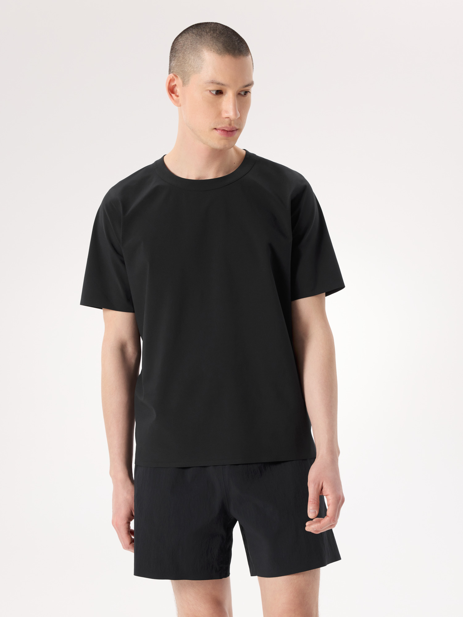 S26-X000006584-Dromos-Tech-T-Shirt-Black-Front-View