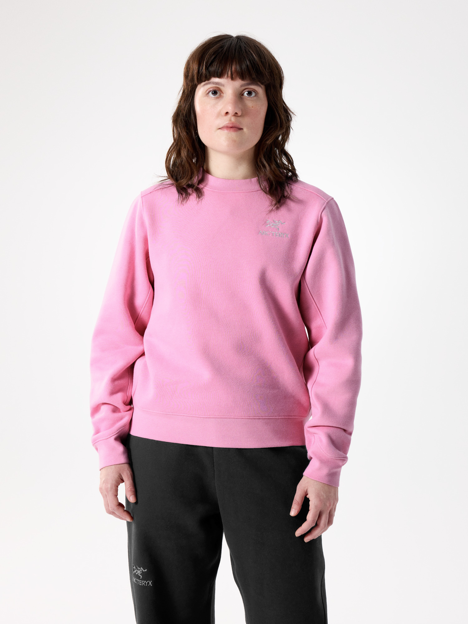 S26-X000010260-Emblem-Fleece-Crew-Pineberry-Women-s-Front-View