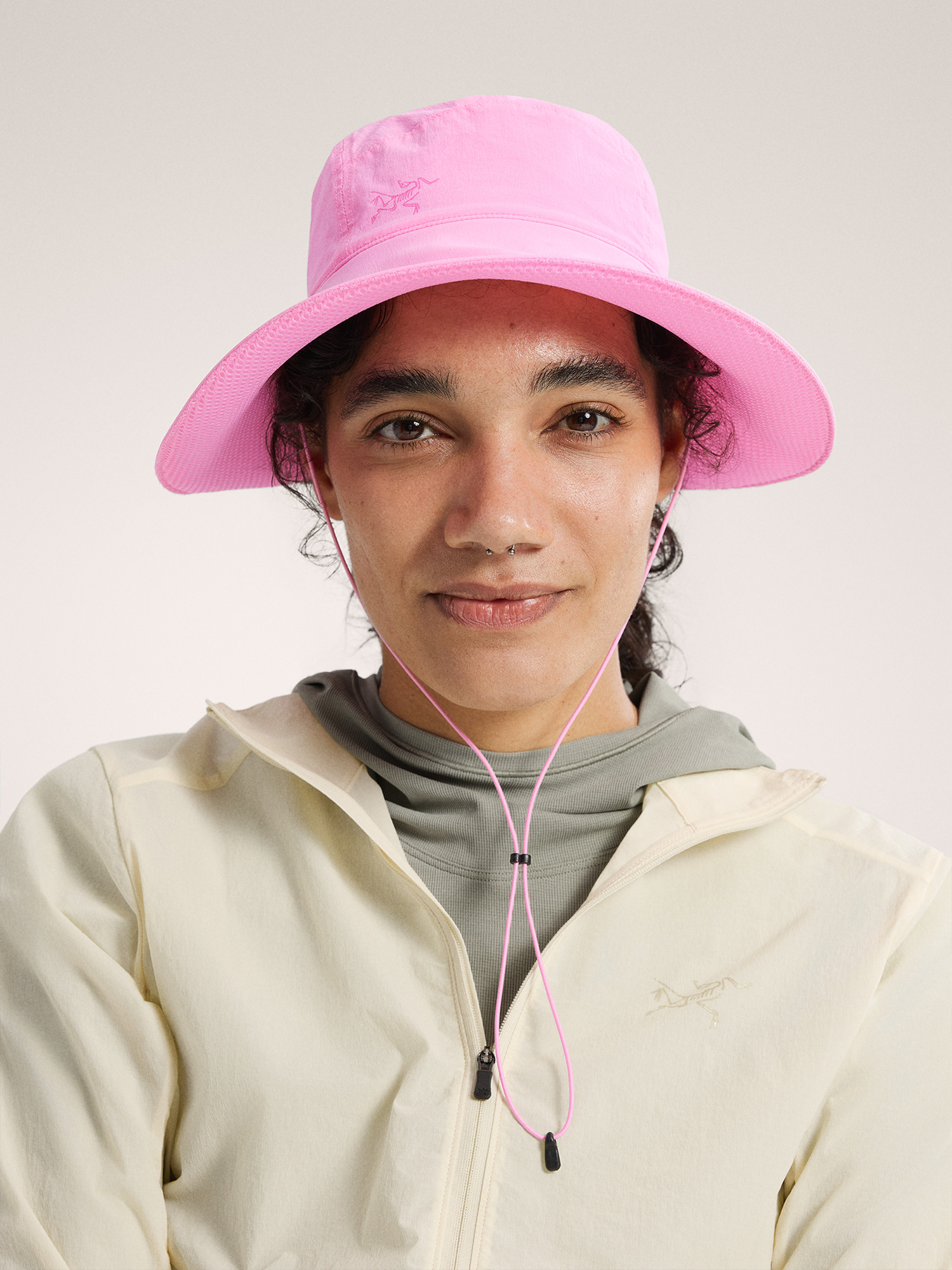 S26-X000010339-Sinsola-Shade-Hat-Pineberry-Front-View