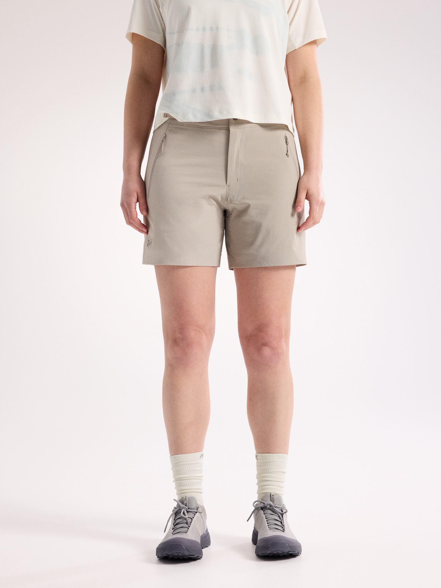S26-X000010392-Gamma-Short-6-Rune-Women-s-Front-View